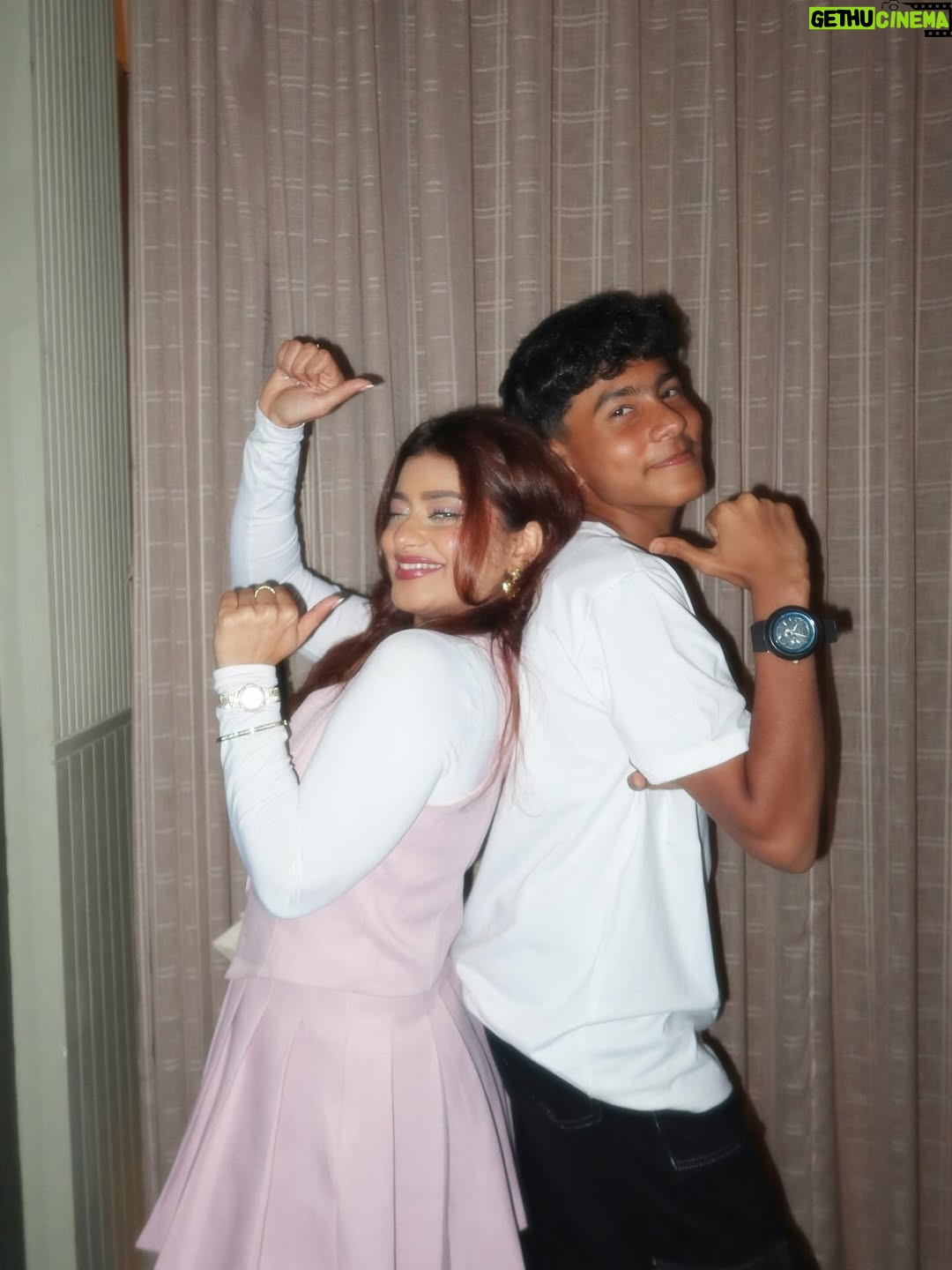 Anam Darbar - 293K Likes - built-in bodyguards 💪🏻🤍