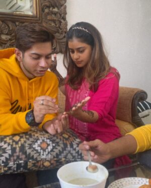 Anam Darbar Instagram - happpppiesssst birthdaaaaay to humara pyaaara Momoooo aka Jeff🥰♥️
kuch toh acha kaam kiya hoga life mein joh tu mujhe milaaaa haiiiii !!! MY BESTT BESTT BEST BUDDDY🤍
sorry for not being there on your special day but koi nahi aakar fulll partyyyyy 🥳🎉
may Allah bless you with the best! ✨
loveeeee youuuu 💁🏼♀️♥️
#bestfriend #birthday