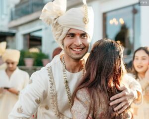 Anam Darbar Instagram - Congratulations To My Closest Friends On Their Biggest Day❗️
I’m so happy to have been a part of not only your big day but your whole relationship haha, it’s been adorable ♥️
I wish you two the best of everything 👰🏻♀️🤵🏻♂️✨
May Allah bless you and always keep you glowing and growing 🥹♥️✨ lots of love 🥰
@anirudhh_sharma akhir mein le hi gaya 😏
wearing : @azmaafashion ✨
#mrunirudh #wedding