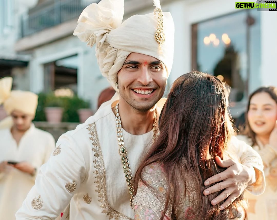 Anam Darbar - 603.5K Likes - Congratulations To My Closest Friends On Their Biggest Day❗️
I’m so happy to have been a part of not only your big day but your whole relationship haha, it’s been adorable ♥️
I wish you two the best of everything 👰🏻‍♀️🤵🏻‍♂️✨
May Allah bless you and always keep you glowing and growing 🥹♥️✨ lots of love 🥰 

@anirudhh_sharma akhir mein le hi gaya 😏

wearing : @azmaafashion ✨ 

#mrunirudh #wedding