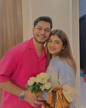 Anam Darbar Instagram - happpppiesssst birthdaaaaay to humara pyaaara Momoooo aka Jeff🥰♥️
kuch toh acha kaam kiya hoga life mein joh tu mujhe milaaaa haiiiii !!! MY BESTT BESTT BEST BUDDDY🤍
sorry for not being there on your special day but koi nahi aakar fulll partyyyyy 🥳🎉
may Allah bless you with the best! ✨
loveeeee youuuu 💁🏼♀️♥️
#bestfriend #birthday