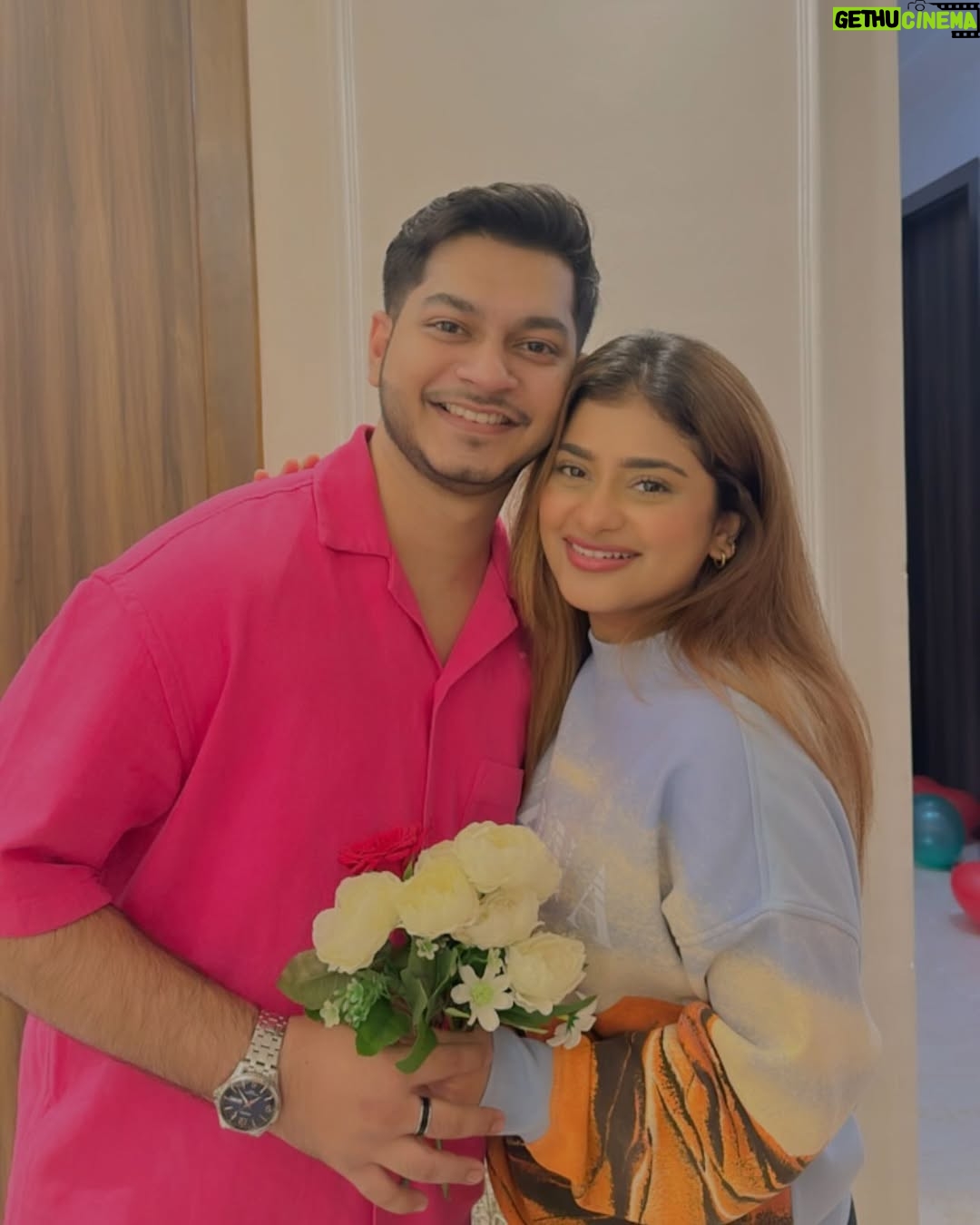Anam Darbar - 51.1K Likes - happpppiesssst birthdaaaaay to humara pyaaara Momoooo aka Jeff🥰♥️
kuch toh acha kaam kiya hoga life mein joh tu mujhe milaaaa haiiiii !!! MY BESTT BESTT BEST BUDDDY🤍
sorry for not being there on your special day but koi nahi aakar fulll partyyyyy 🥳🎉
may Allah bless you with the best! ✨
loveeeee youuuu 💁🏼‍♀️♥️

#bestfriend #birthday