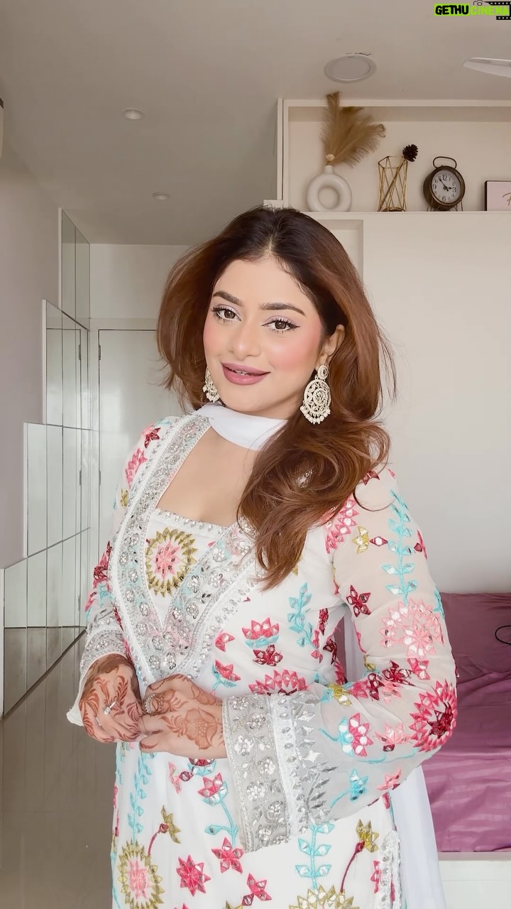 Anam Darbar - 96.8K Likes - 𝐄𝐢𝐝 𝐌𝐮𝐛𝐚𝐫𝐚𝐤 🌙✨

outfit : @azmaafashion 🤍

#eid #eid2025