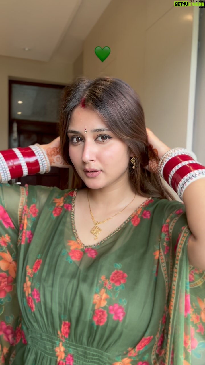 Ananya Thappa Mahajan - 13.7K Likes - 💚