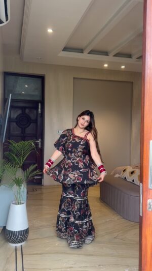 Ananya Thappa Mahajan Instagram - Comment “link” for outfit!