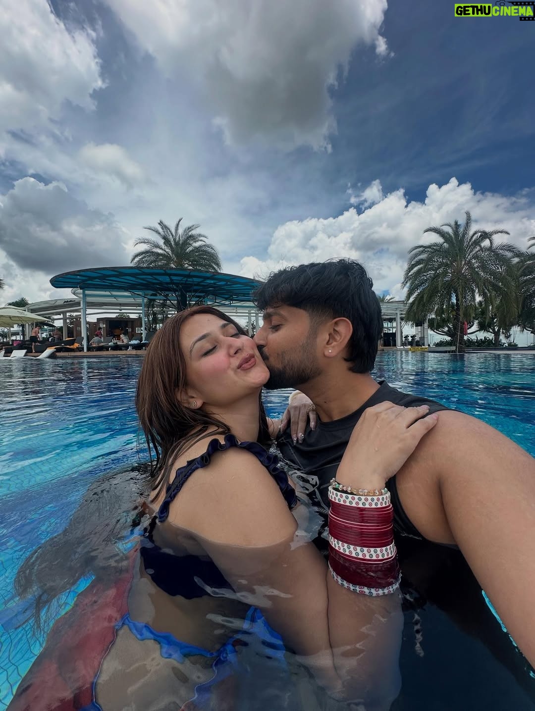 Ananya Thappa Mahajan - 120.8K Likes - Happy Birthday my love. I am blessed with the best. ♥️ @ananyathappa