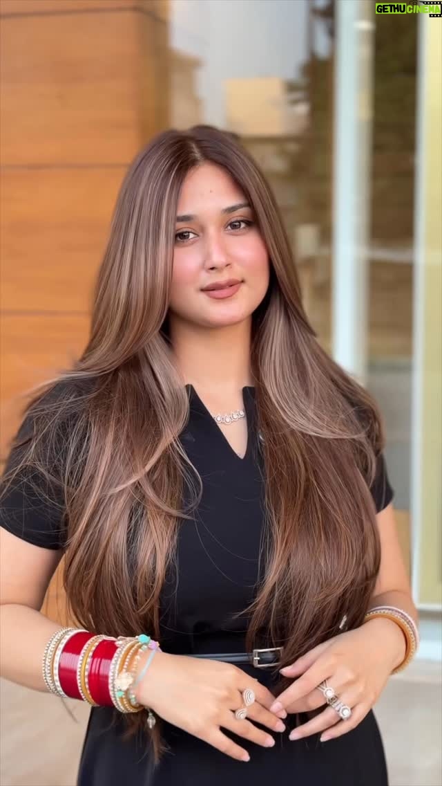 Ananya Thappa Mahajan - 31.8K Likes - Only ₹5999 for THIS hair magic?! 😍✨ I can’t stop looking at my hair in every mirror I pass 😂 Balayage magic by Geetanjali Salon 📍Channi Himmat, Jammu 💇‍♀️
.
.
.
( Hairgoals, haircolor, hair )