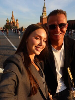 Anastasia Kostenko Instagram - Однажды на Красной площади 🫶🏻✨ #москва #краснаяплощадь #family #love