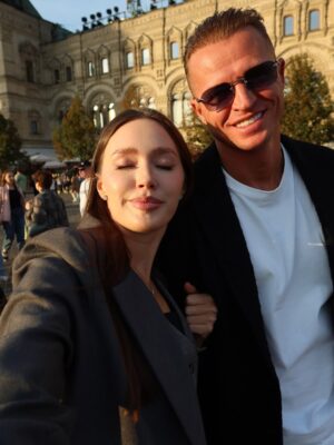 Anastasia Kostenko Instagram - Однажды на Красной площади 🫶🏻✨ #москва #краснаяплощадь #family #love