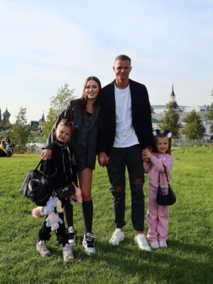 Anastasia Kostenko Instagram - Однажды на Красной площади 🫶🏻✨ #москва #краснаяплощадь #family #love