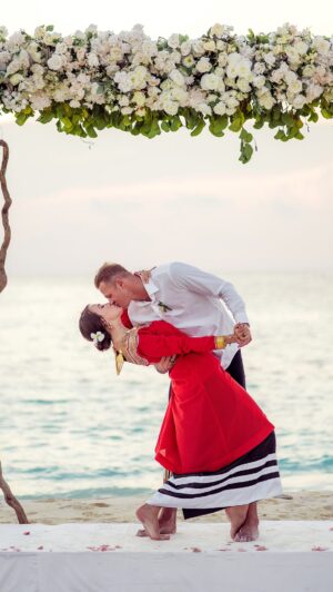 Anastasia Kostenko Instagram - our amazing maldivian wedding🫶🏻😍 🇲🇻 
Thank you for photo and video @silverblinksphotography 
and lovely @fushifaru