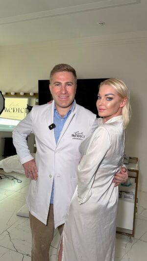 Anastasia Volochkova Instagram - Золотые руки @dr.karl.plastic поднимают не только лицо, но и настроение 😄