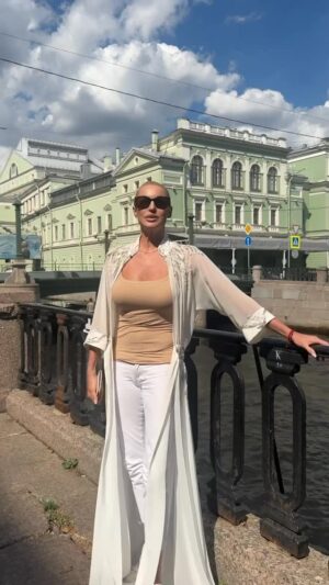 Anastasia Volochkova Instagram - Как я всё успеваю?🙏 Любимый Питер! А сейчас я уже дома на веранде🙏 #анастасияволочкова #балет #россия #дом