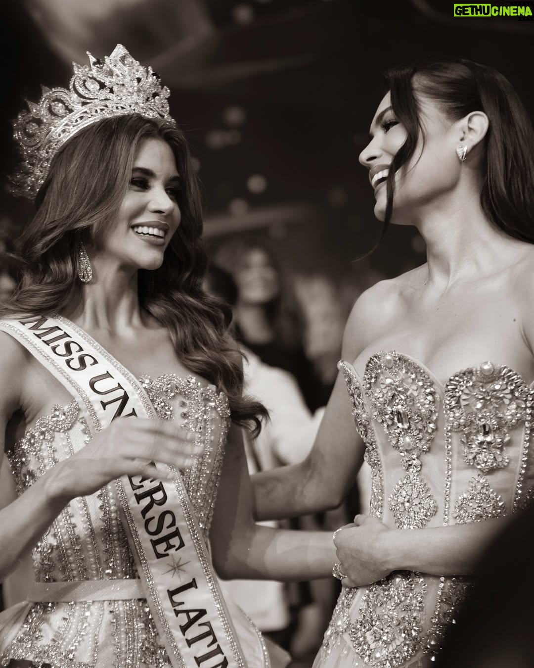 Andrea Meza - 41.3K Likes - Nuestra primera Miss Universe Latina ✨ ¡Felicidades, @yamilexhdz, por este triunfo tan merecido! Qué emoción verte brillar, reina 🙌🏼
Me siento profundamente orgullosa de cada una de ustedes. Todas brillaron con su luz única en ese escenario.
Las quiero mucho, amé compartir esta experiencia a su lado y estoy segura de que cosas hermosas están por venir para cada una (¡y para todas nosotras!).