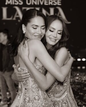 Andrea Meza Instagram - Nuestra primera Miss Universe Latina ✨ ¡Felicidades, @yamilexhdz, por este triunfo tan merecido! Qué emoción verte brillar, reina 🙌🏼
Me siento profundamente orgullosa de cada una de ustedes. Todas brillaron con su luz Ăşnica en ese escenario.
Las quiero mucho, amé compartir esta experiencia a su lado y estoy segura de que cosas hermosas están por venir para cada una (¡y para todas nosotras!).