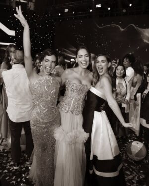 Andrea Meza Instagram - Nuestra primera Miss Universe Latina ✨ ¡Felicidades, @yamilexhdz, por este triunfo tan merecido! Qué emoción verte brillar, reina 🙌🏼
Me siento profundamente orgullosa de cada una de ustedes. Todas brillaron con su luz Ăşnica en ese escenario.
Las quiero mucho, amé compartir esta experiencia a su lado y estoy segura de que cosas hermosas están por venir para cada una (¡y para todas nosotras!).