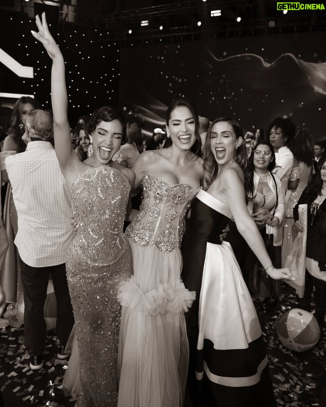 Andrea Meza - 41.3K Likes - Nuestra primera Miss Universe Latina ✨ ¡Felicidades, @yamilexhdz, por este triunfo tan merecido! Qué emoción verte brillar, reina 🙌🏼
Me siento profundamente orgullosa de cada una de ustedes. Todas brillaron con su luz única en ese escenario.
Las quiero mucho, amé compartir esta experiencia a su lado y estoy segura de que cosas hermosas están por venir para cada una (¡y para todas nosotras!).