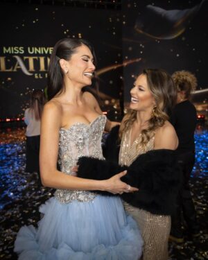 Andrea Meza Instagram - Nuestra primera Miss Universe Latina ✨ ¡Felicidades, @yamilexhdz, por este triunfo tan merecido! Qué emoción verte brillar, reina 🙌🏼
Me siento profundamente orgullosa de cada una de ustedes. Todas brillaron con su luz Ăşnica en ese escenario.
Las quiero mucho, amé compartir esta experiencia a su lado y estoy segura de que cosas hermosas están por venir para cada una (¡y para todas nosotras!).