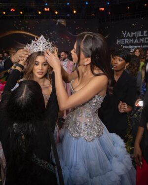 Andrea Meza Instagram - Nuestra primera Miss Universe Latina ✨ ¡Felicidades, @yamilexhdz, por este triunfo tan merecido! Qué emoción verte brillar, reina 🙌🏼
Me siento profundamente orgullosa de cada una de ustedes. Todas brillaron con su luz Ăşnica en ese escenario.
Las quiero mucho, amé compartir esta experiencia a su lado y estoy segura de que cosas hermosas están por venir para cada una (¡y para todas nosotras!).