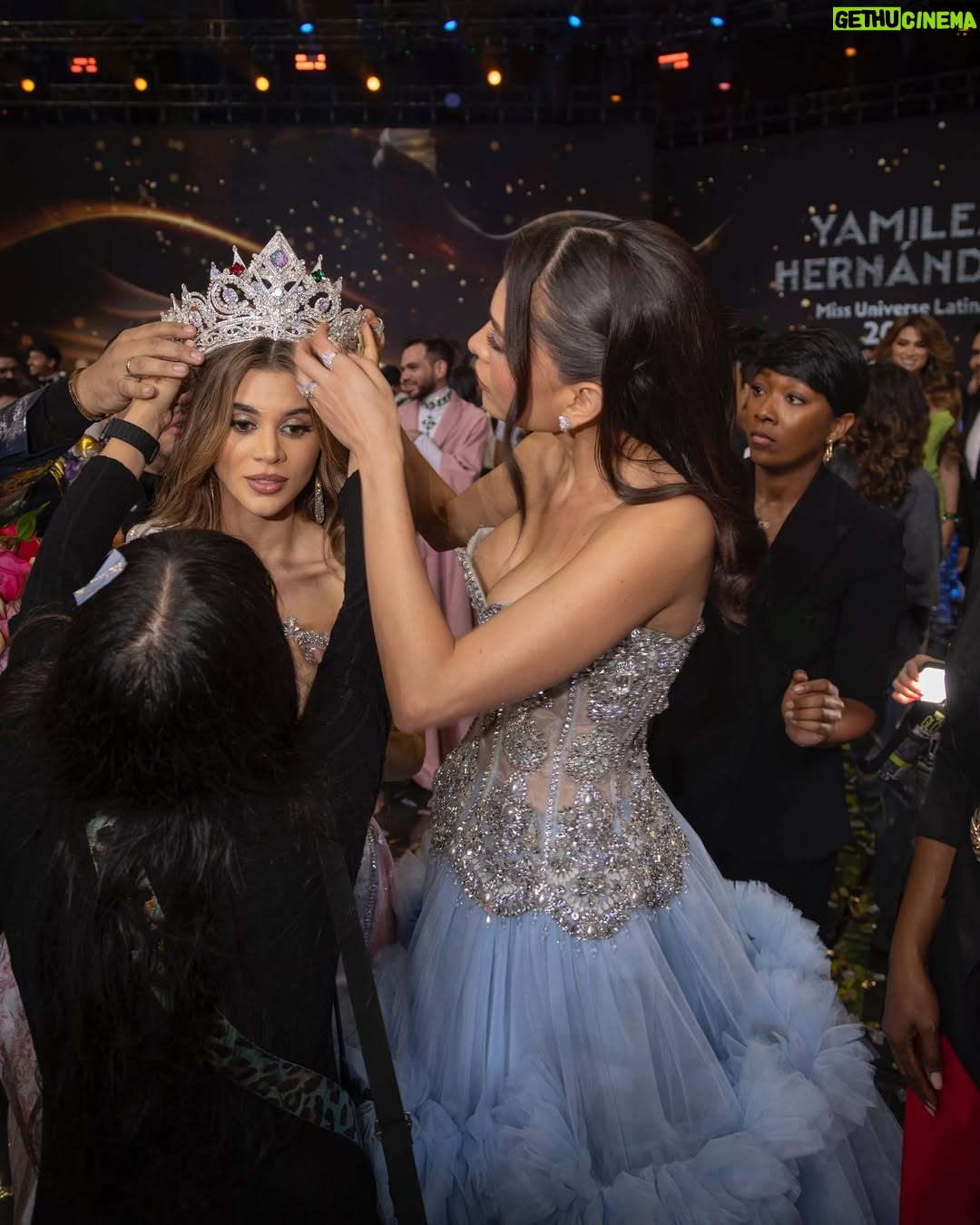 Andrea Meza - 41.3K Likes - Nuestra primera Miss Universe Latina ✨ ¡Felicidades, @yamilexhdz, por este triunfo tan merecido! Qué emoción verte brillar, reina 🙌🏼
Me siento profundamente orgullosa de cada una de ustedes. Todas brillaron con su luz única en ese escenario.
Las quiero mucho, amé compartir esta experiencia a su lado y estoy segura de que cosas hermosas están por venir para cada una (¡y para todas nosotras!).