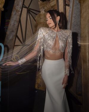 Andrea Meza Instagram - When the look speaks louder than words… just let it 💎
📸 @oko.lg @mmolnarr
Styling @readingp | assistant @alfredo__bautistapaez
Dress @suzelletaveras
H&M @lablancmakeup
