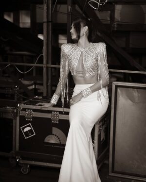 Andrea Meza Instagram - When the look speaks louder than words… just let it 💎
📸 @oko.lg @mmolnarr
Styling @readingp | assistant @alfredo__bautistapaez
Dress @suzelletaveras
H&M @lablancmakeup
