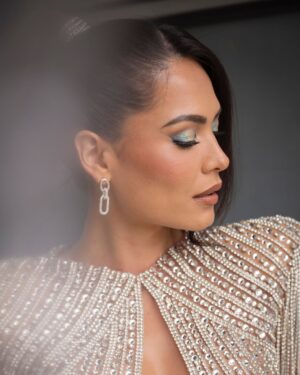 Andrea Meza Instagram - When the look speaks louder than words… just let it 💎
📸 @oko.lg @mmolnarr
Styling @readingp | assistant @alfredo__bautistapaez
Dress @suzelletaveras
H&M @lablancmakeup