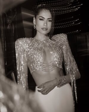 Andrea Meza Instagram - When the look speaks louder than words… just let it 💎
📸 @oko.lg @mmolnarr
Styling @readingp | assistant @alfredo__bautistapaez
Dress @suzelletaveras
H&M @lablancmakeup