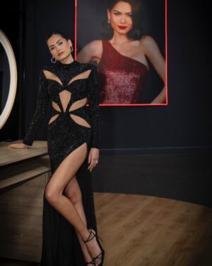 Andrea Meza Instagram - What she said đź–¤
Styling @readingp
Dress @suzelletaveras
H&M @lablancmakeup
📸 @oko.lg @mmolnarr
#MULER #MissUniverse
