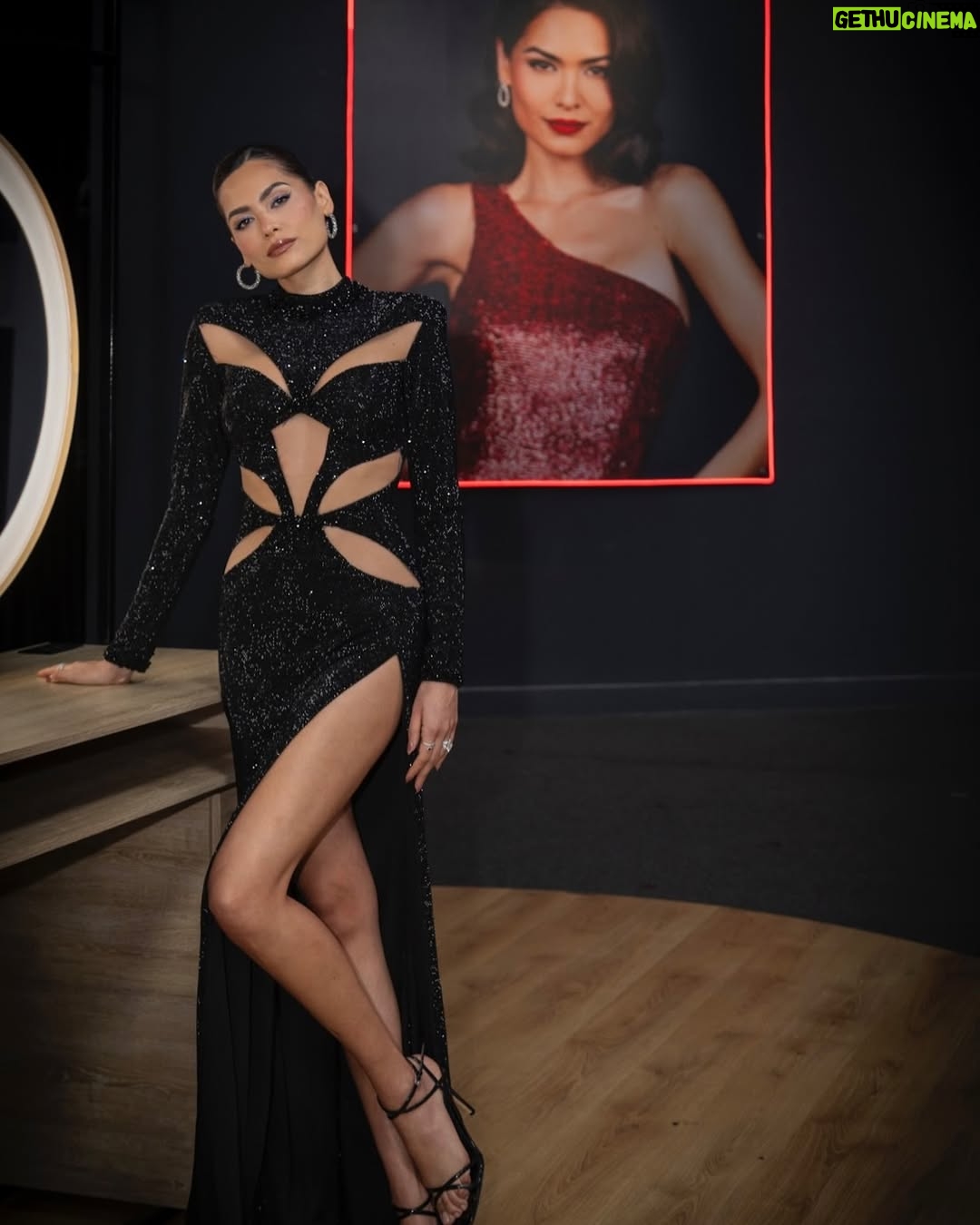 Andrea Meza - 40.5K Likes - What she said 🖤

Styling @readingp 
Dress @suzelletaveras 
H&M @lablancmakeup 
📸 @oko.lg @mmolnarr 
#MULER #MissUniverse