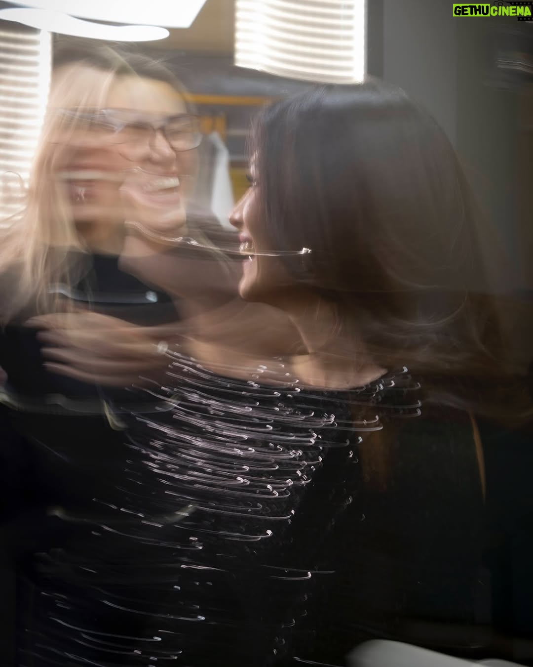 Andrea Meza - 38.7K Likes - Noche intensa en la gala de nominaciones 🔥 
Ver a mis chicas enfrentar críticas duras no es fácil, pero aquí estamos: con la cabeza en alto, defendiendo con elegancia y corazón.

Andrea vivió un momento complicado, pero su fortaleza habla más que mil palabras. Estoy orgullosa de cómo lo manejó, y más segura que nunca de su potencial.

Equipo Rubí: no bajamos la mirada, subimos el nivel.

Si tú también ves la luz que hay en @andreaaguilarsv , ya sabes qué hacer. Voten por ella. Let’s show what real queens are made of. ❤️‍🔥👑

Styling @readingp 

#MissUniverseLatina #TeamRubí #BackstageMoments #CapitanaRubí