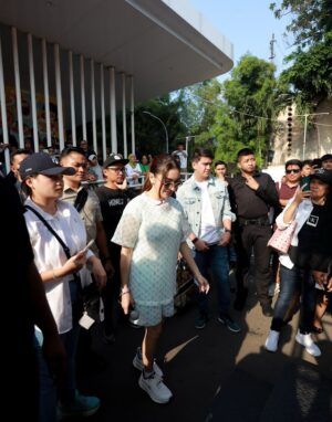 Angel Karamoy Instagram - Terima kasih Warga @terbelenggurindu.mncp yg sudah datang seruuu bangeettt.. Bahagia bisa ketemu langsung sama kalian š«¶
Sampai berjumpa di meet & greet sinetron TERBELENGGU RINDU selanjutnya ya š„°
Big Love ā¤ļø