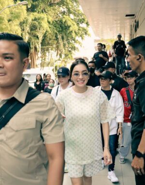 Angel Karamoy Instagram - Terima kasih Warga @terbelenggurindu.mncp yg sudah datang seruuu bangeettt.. Bahagia bisa ketemu langsung sama kalian š«¶
Sampai berjumpa di meet & greet sinetron TERBELENGGU RINDU selanjutnya ya š„°
Big Love ā¤ļø