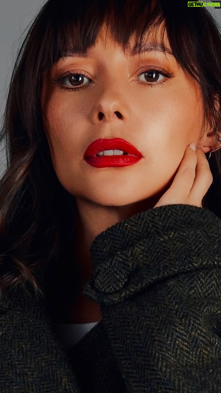 Angélica Blandón - 3.2K Likes - Gracias 2024 por todo que me permitiste hacer, reír, aprender, soñar y lograrlo. Gracias porque pude sumar  personas a mi viaje de vida, gracias por mi oficina y por todos los castings que me permitiste hacer y todos los personajes que pude interpretar. Por #fasovies y los amigos. Gracias por el amor y sobretodo el propio. Mucho amor, mucha luz, mucha prosperidad y éxito para todos. ¡Feliz 2025!!!