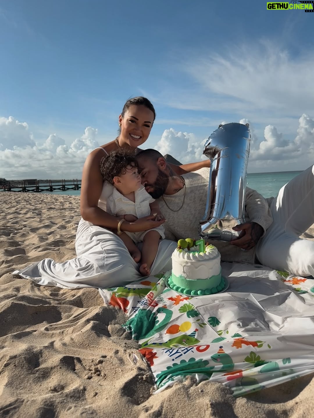 Angie Arizaga - 209.7K Likes - Un día como hoy a las 10.18pm llegaste a nuestras vidas para cambiarlo todo 🤍 ! Me siento más fuerte , más valiente , más capaz que nunca! Gracias por elegirnos como tus padres y darnos tanta fuerza! Prometemos hacerte el niño más feliz del mundo lleno de valores , metas y amor 
Feliz cumpleaños hijito 🥰 Matteo Alessandro 🤍