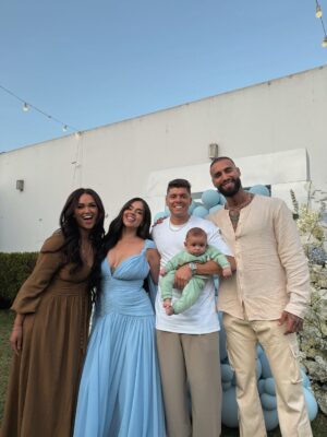 Angie Arizaga Instagram - Agosto no pudo terminar de una forma más especial: Celebrando la llegada de Baby Lucca 🩵
Bienvenidos al club de los papis @ignaciobaladan @la_segura ✨