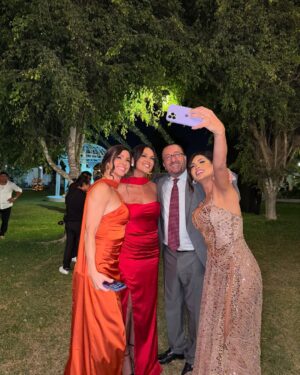 Angie Arizaga Instagram - Felicidades @alejandrabaigorria y @saidpalao_fit ✨ Que el amor que los unió ayer los acompañe toda la vida