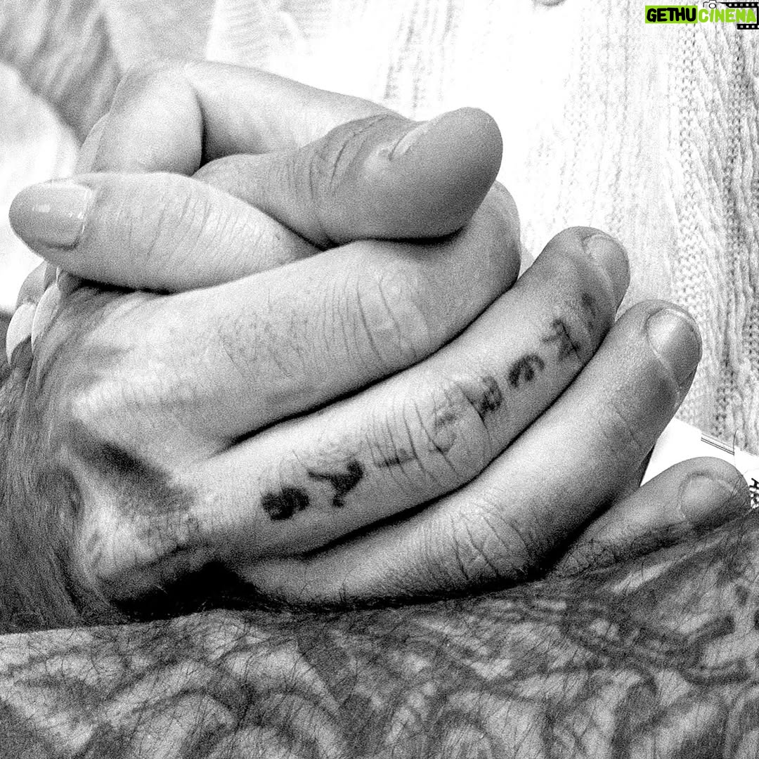 Angie Arizaga - 273.9K Likes - .
1. Matteo Alessandro 
2. Empezaron las contracciones 08/08 
3. Siempre de la mano juntos por el mundo 
4. Las contracciones cada vez eran más fuertes 
5. Por un momento no aguanté el dolor y le gritaba a la doctora “Cesárea , porfavor “ 😬
6. Nació Matteo 09/08/2024 , 10:18 pm 🤍 ( otro ocho ) 
7. Sin soltarnos un solo segundo 🤍
8. Nuestra Familia Benzaquen Arizaga ( Jota ya no tenía más espacio para poner la huellita 😅 )