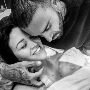 Angie Arizaga Instagram - .
1. Matteo Alessandro
2. Empezaron las contracciones 08/08
3. Siempre de la mano juntos por el mundo
4. Las contracciones cada vez eran más fuertes
5. Por un momento no aguanté el dolor y le gritaba a la doctora “Cesárea , porfavor “ 😬
6. Nació Matteo 09/08/2024 , 10:18 pm 🤍 ( otro ocho )
7. Sin soltarnos un solo segundo 🤍
8. Nuestra Familia Benzaquen Arizaga ( Jota ya no tenía más espacio para poner la huellita 😅 )