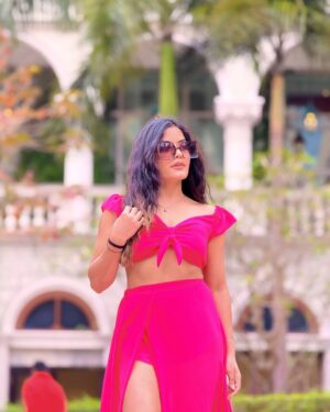Anjali Jain Instagram - Life is Beautiful ✨
.
.
Beautiful outfit by @gasolina_surat 😍
Beautifully Captured by @crazy__akki ❤️
#fashion #fyp #explore #explorepage✨ #trending #crazy_anji 

Like the outfit 💝?