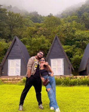 Anjali Jain Instagram - The Unplanned Perfect trip🏔️🌅🌊🤍
With perfect log❤️
#explore #travel #friends #taminighat