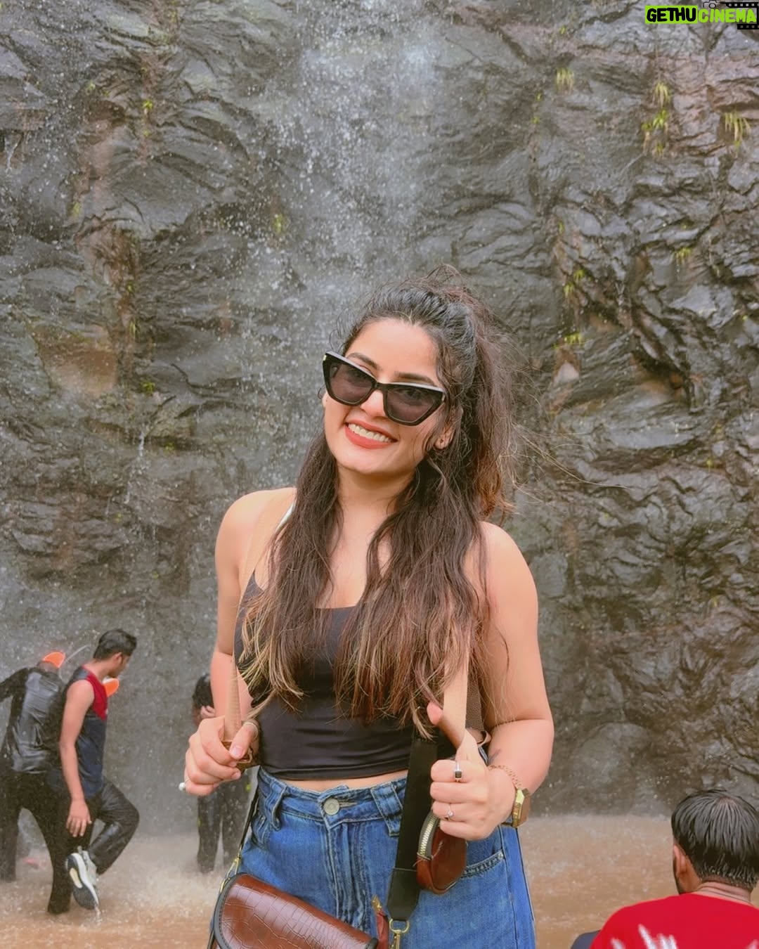 Anjali Jain - 3 Likes - The Unplanned Perfect trip🏔️🌅🌊🤍
With perfect log❤️
#explore #travel #friends #taminighat