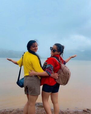 Anjali Jain Instagram - The Unplanned Perfect trip🏔️🌅🌊🤍
With perfect log❤️
#explore #travel #friends #taminighat