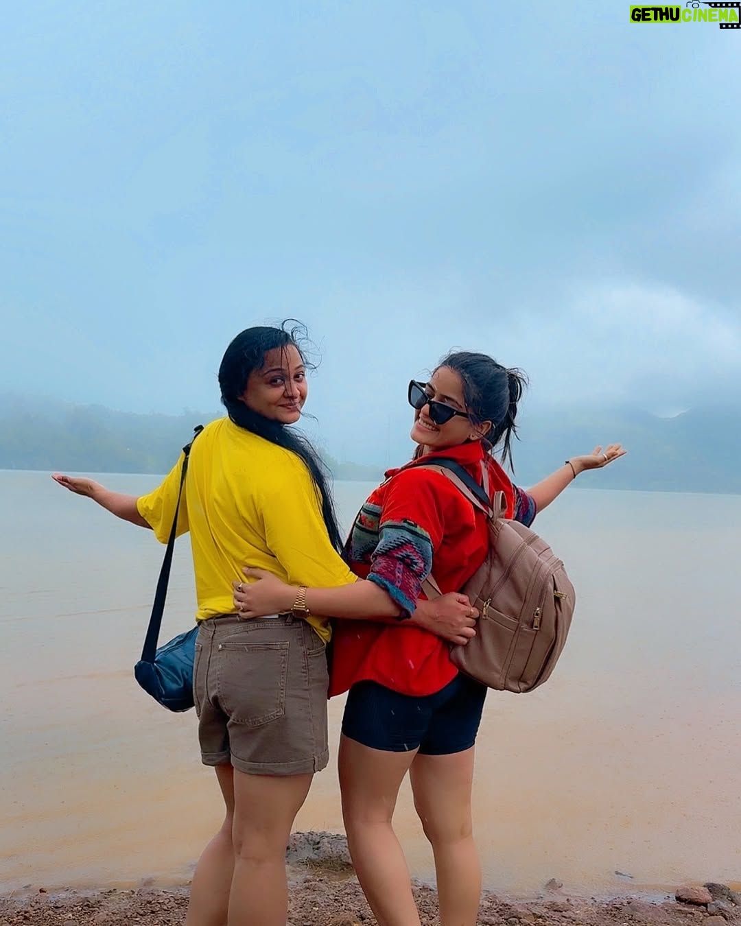 Anjali Jain - 3 Likes - The Unplanned Perfect trip🏔️🌅🌊🤍
With perfect log❤️
#explore #travel #friends #taminighat