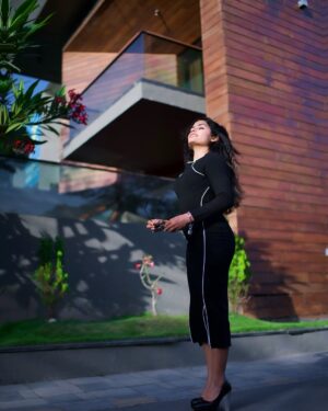 Anjali Jain Instagram - 🖤🖤🖤
Beautiful outfit by @premium_quality_stuffs 😍 
Capture 📸 by @addiie_photography 🫶