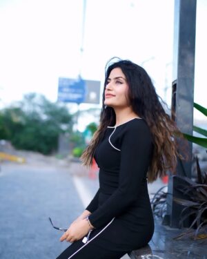 Anjali Jain Instagram - 🖤🖤🖤
Beautiful outfit by @premium_quality_stuffs 😍 
Capture 📸 by @addiie_photography 🫶