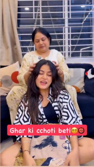 Anjali Jain Instagram - Tag 🏷️ ghar ki Cchotu beti👹😂
.
.
#relatable #reelitfeelit #explore #trending #comedy #crazy_anji