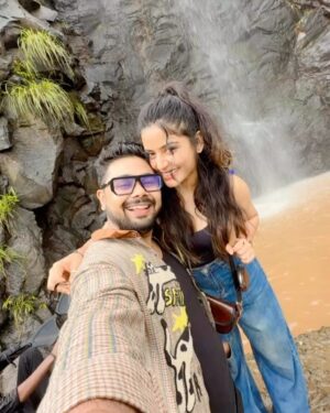 Anjali Jain Instagram - The Unplanned Perfect trip🏔️🌅🌊🤍
With perfect log❤️
#explore #travel #friends #taminighat