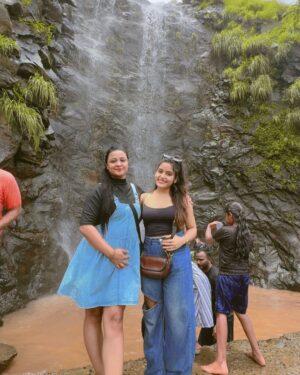 Anjali Jain Instagram - The Unplanned Perfect trip🏔️🌅🌊🤍
With perfect log❤️
#explore #travel #friends #taminighat