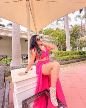 Anjali Jain Instagram - Life is Beautiful ✨
.
.
Beautiful outfit by @gasolina_surat 😍
Beautifully Captured by @crazy__akki ❤️
#fashion #fyp #explore #explorepage✨ #trending #crazy_anji 

Like the outfit 💝?